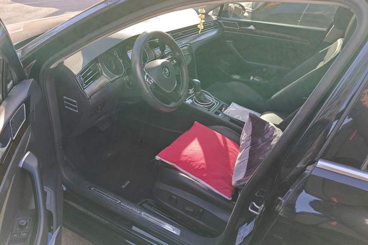 Used Volkswagen Magotan 2017 330TSI DSG Luxury Model
