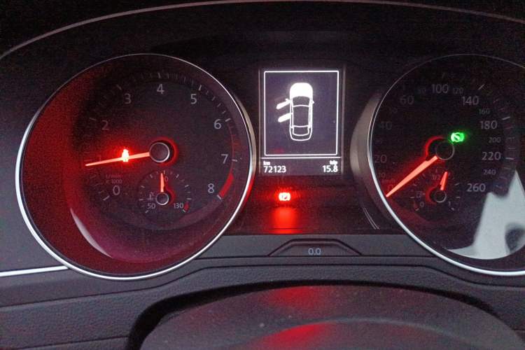 Used Volkswagen Magotan 2019 280TSI DSG Comfort Model China VI Standard Odometer Close Up