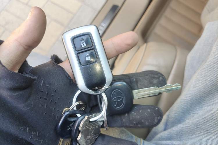 Used Toyota Highlander 2012 2.7L Two-Wheel Drive 7-Seater Luxury Edition Vehicle Key