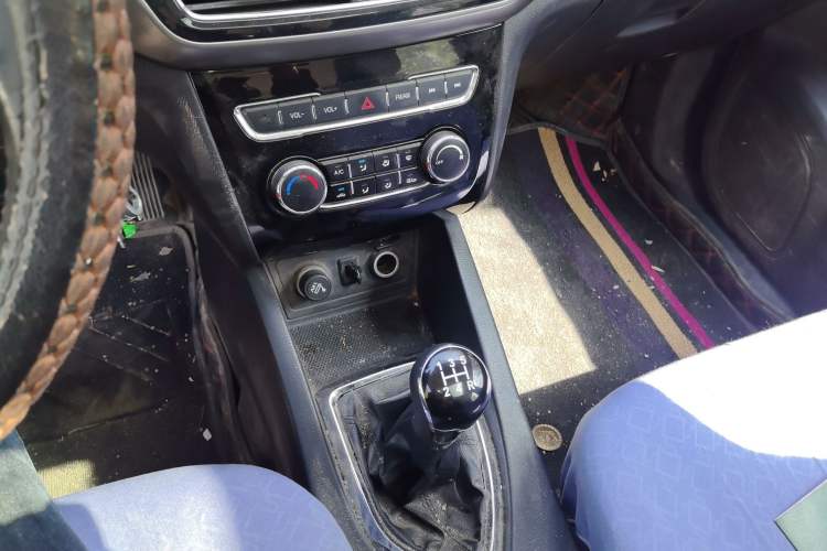 Used CHANGAN KAICHENG Oushang A600 2016 1.5L Manual Luxury 7-Seater Gear Lever