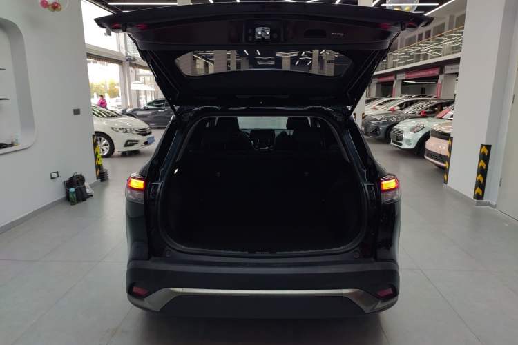 Used Toyota FRONTLANDER 2022 2.0L CVT Luxury Edition Trunk