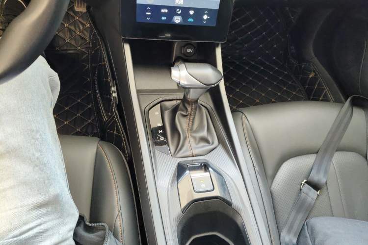 Used Dongfeng Aeolus Yixuan 2024 1.5L Automatic JingSu Edition Gear Lever