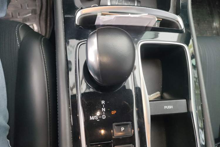 Used GAC Trumpchi GA6 2019 270T Automatic Elite Edition Gear Lever