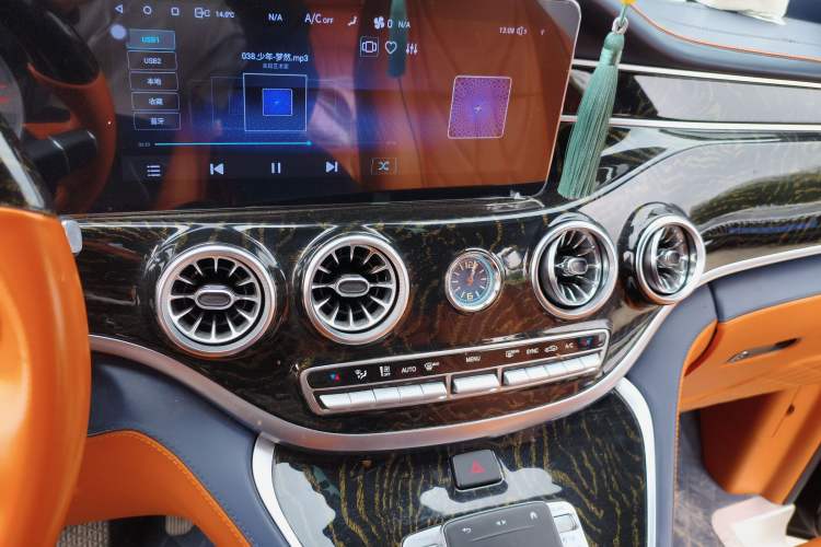 Used Mercedes-Benz Vito 2023 2.0T Elite Version 7 Seats