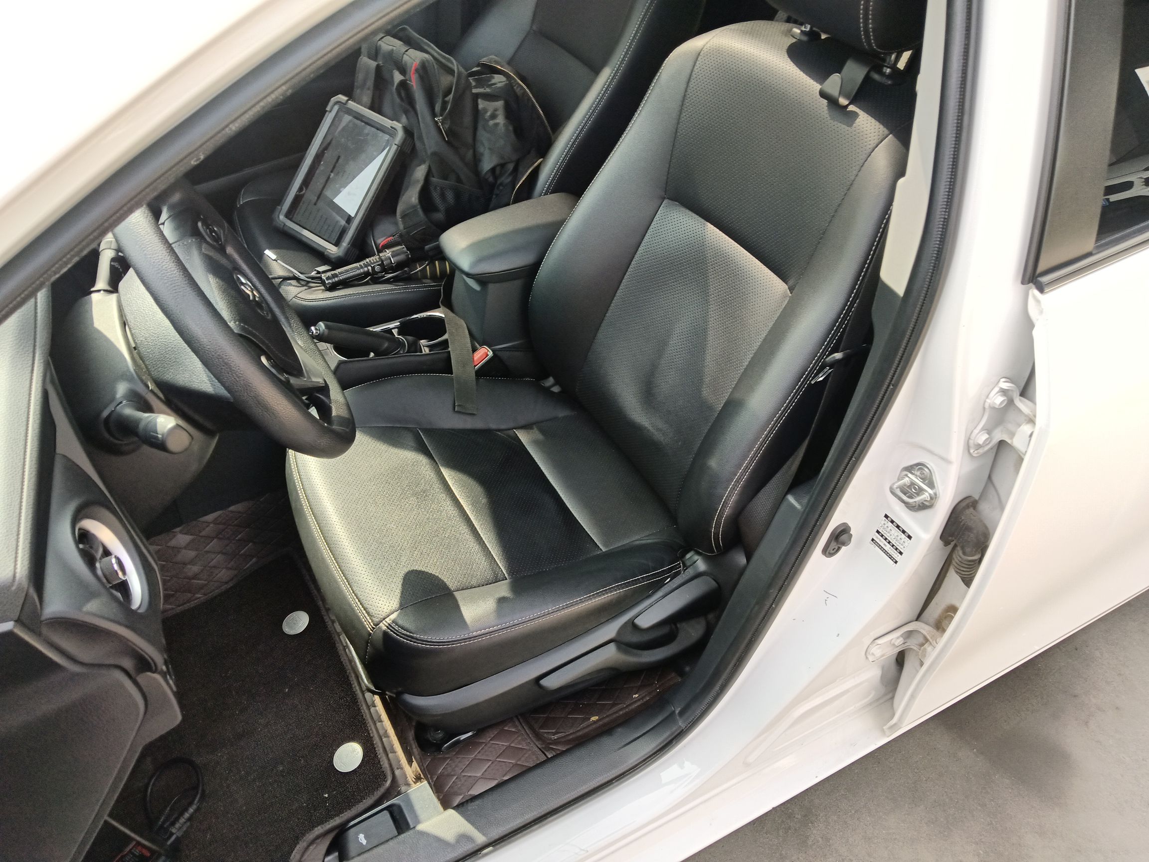 Переднее сиденье в автомобиле