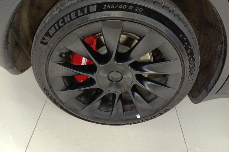 Used Tesla Model Y 2022 Long-Range All-Wheel-Drive Version
