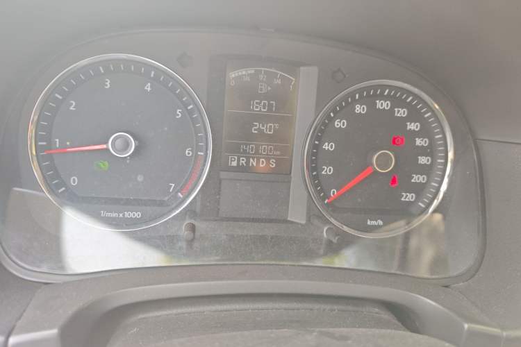 Used Volkswagen Lavida 2011 1.6L Automatic Premium Edition Odometer Close Up