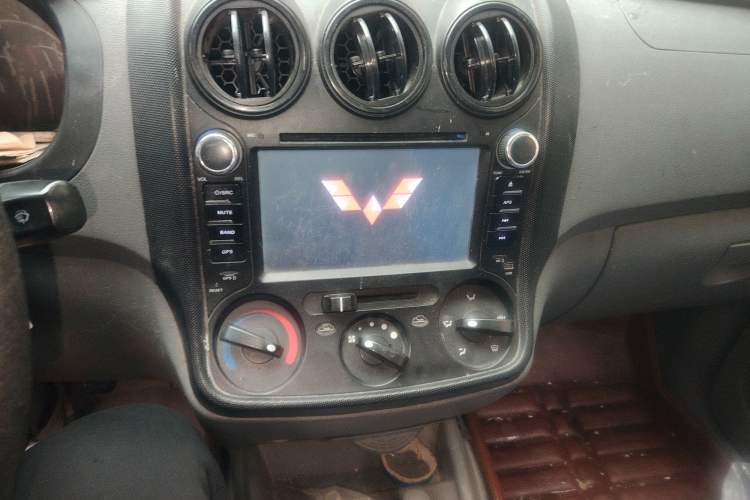 Used Wuling Hongguang 2014 1.5L Base Version
