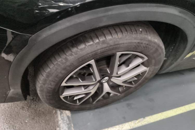 Used GAC Trumpchi GS8 2022 Linghang Series 2.0 TGDI Two-Wheel-Drive Luxury Smart Connectivity Version (7 Seats) Left Front Wheel Hub