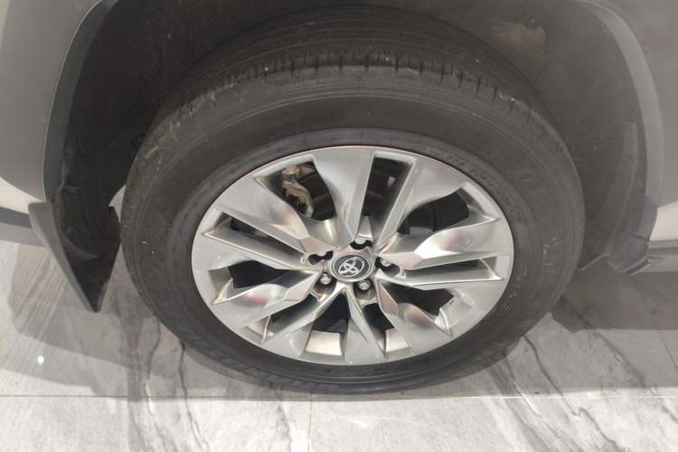 Used Toyota Wildlander 2022 Dual-Engine 2.5L E-CVT Two-Wheel Drive Luxury PLUS Edition Right Rear Wheel Hub