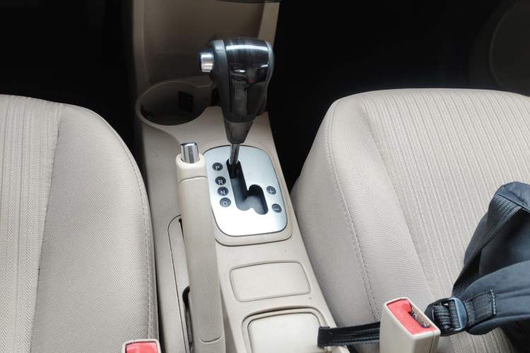 Used Kia Sportage 2013 2.0L Automatic Two-Wheel Drive GL Trim Gear Lever