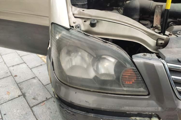 Used FORTHING Lingzhi 2015 M5 Q7 2.0L 7-seat Long-Wheelbase Comfort Model Right Front Headlight