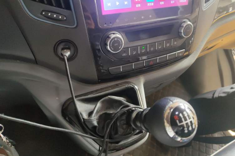 Used Foton Toano 2023 Joy Elephant Multi-Function Model Cummins 2.8T Manual Transmission Long Wheelbase Mid-Roof Design Rear Single Tire—Available in 5/6/7/9-Seater Configurations