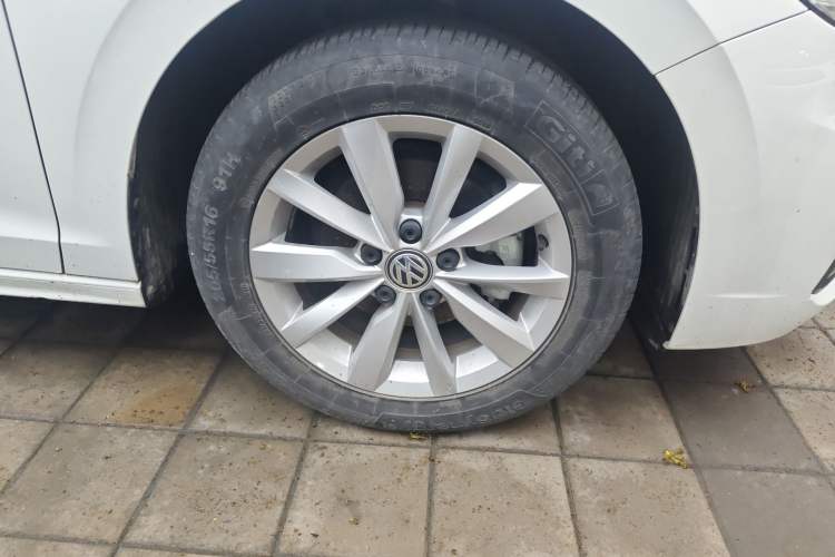 Used Volkswagen Bora 2020 1.5L Automatic Elite Version Right Front Wheel Hub