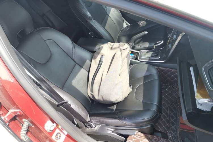 Used Volvo V40 2017 T3 Zhiyi Edition
