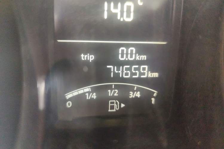 Used Volkswagen Sagitar 2015 1.6L Manual Comfort Model Odometer Close Up