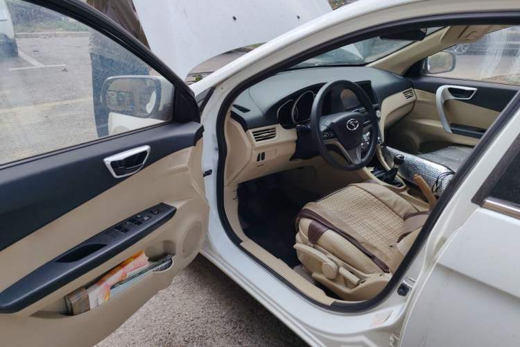 Used Soueast V6 Lingshi 2014 1.5L Manual Luxury Edition for Women