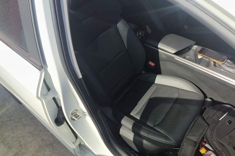 Used Geely Auto Emgrand 2023 4th Generation Champion Edition 1.5L CVT Prestige Model
