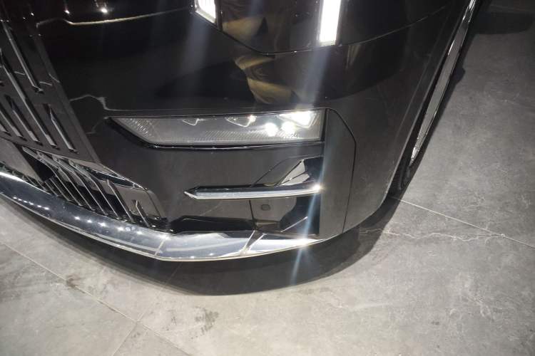 Used Zeekr 009 2024 Six-Seat Executive Version 4WD 108 kWh Left Front Headlight