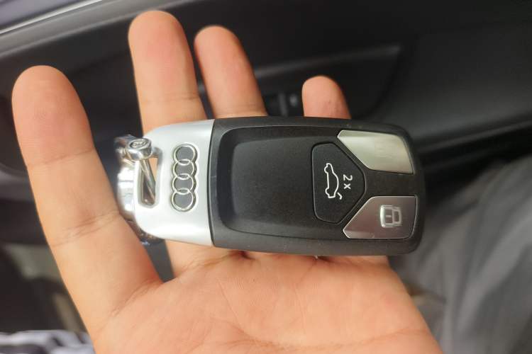 Used Audi Q5L 2020 Updated 40 TFSI Prestige Fashion Edition Vehicle Key