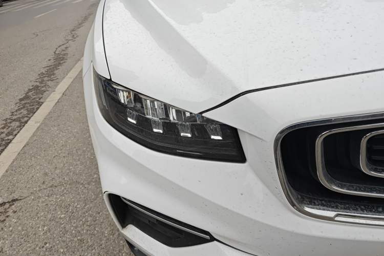 Used Geely Auto Emgrand X7 Sport 2020 1.8TD DCT ZhiZun PRO Right Front Headlight