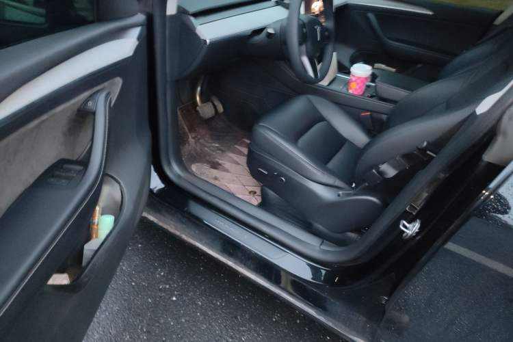 Used Tesla Model Y 2023 Long-Range All-Wheel-Drive Version
