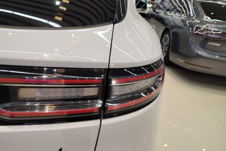 Used Hima AITO M5 2022 Pure Electric All-Wheel-Drive Performance Edition Right Rear Taillight