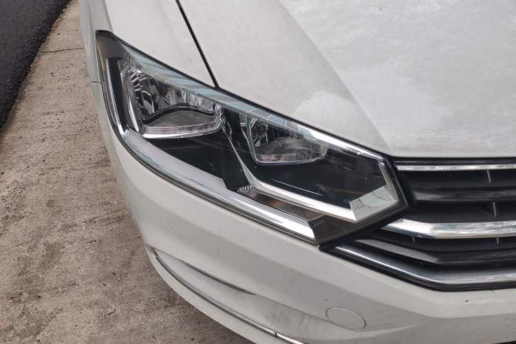 Used Volkswagen Bora 2017 1.6L Automatic Comfort Model Right Front Headlight