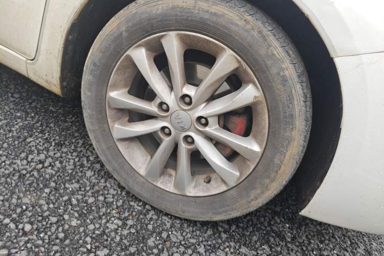 Used Kia K3 2016 1.6L Automatic GLS Right Front Wheel Hub