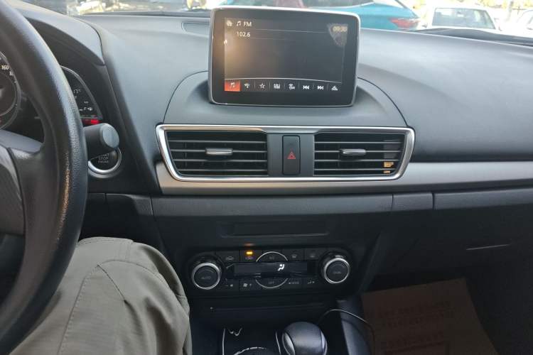 Used Mazda 3 Axela 2016 Sedan 1.5L Automatic Luxury Model
