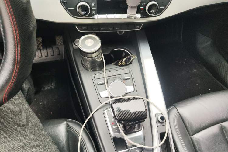 Used Audi A4L 2019 40 TFSI Fashion Edition China VI Emission Standard Gear Lever