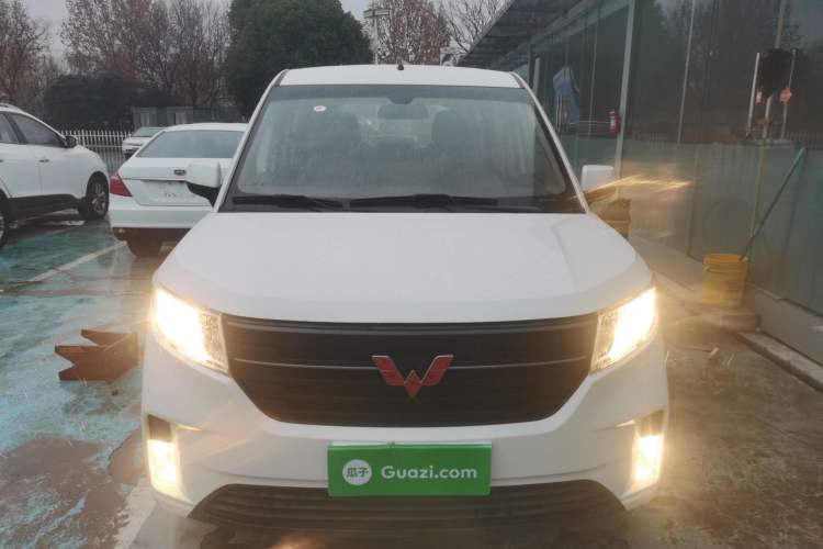 Used Wuling Hongguang PLUS 2020 1.5L Manual Comfort 7-Seater
