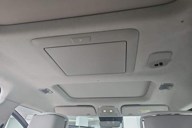 Used Volvo EM90 2025 Ultra Six-Seater Headliner