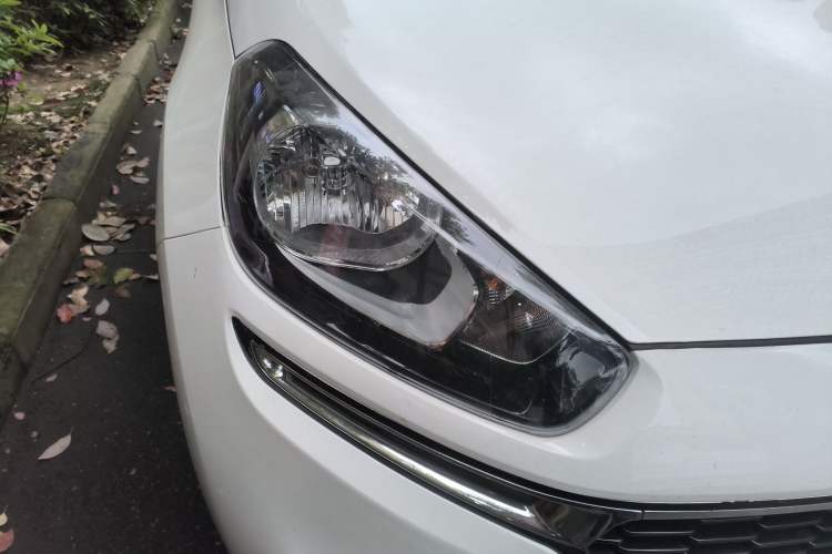 Used Kia KX3 2015 1.6L Automatic Two-Wheel Drive DLX Right Front Headlight