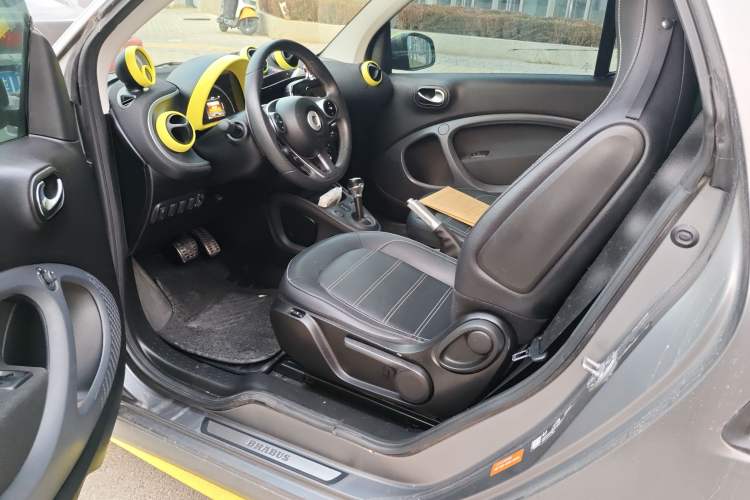 Used smart fortwo 2018 0.9T 66kW Convertible Brilliant Grey Special Edition China V Emission Standard
