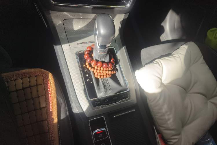 Used Roewe RX5 New Energy 2017 eRX5 50T Hybrid Connected Prestige Flagship Edition
