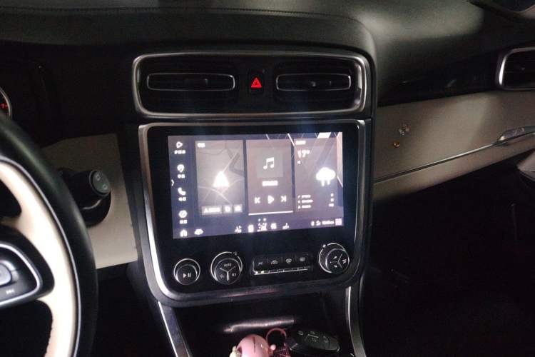 Used Lynk & Co 01 2019 2.0T Two-Wheel Drive Zhaopu Version China VI Standard Audio And AC Panel