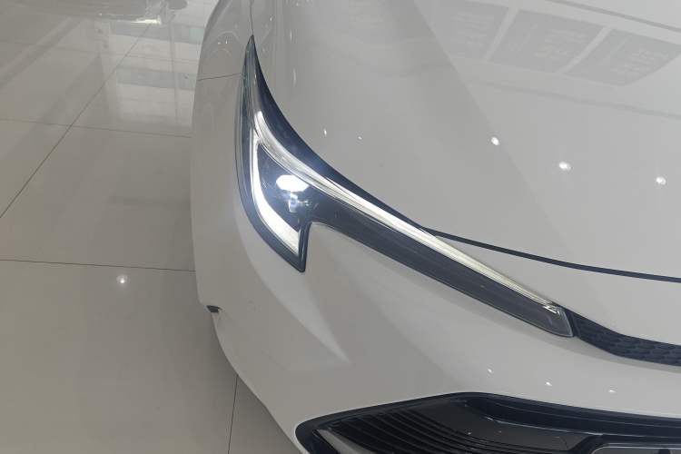 Used Toyota Levin 2024 Smart Electric Hybrid Dual-Engine 1.8L Luxury Edition Right Front Headlight