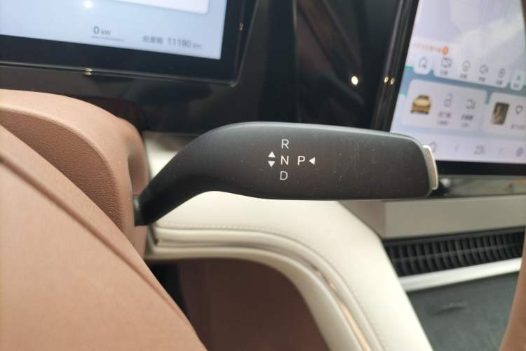 Used BYD Xia 2025 DM-i 1.5T 180km Excellence Model Gear Lever