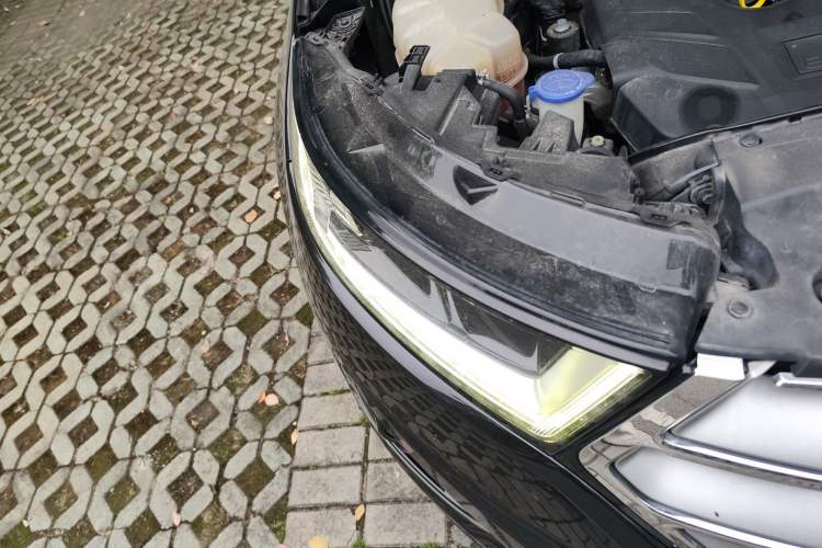 Used Ford Edge 2016 EcoBoost 245 Four-Wheel Drive Titanium 7-Seater Right Front Headlight