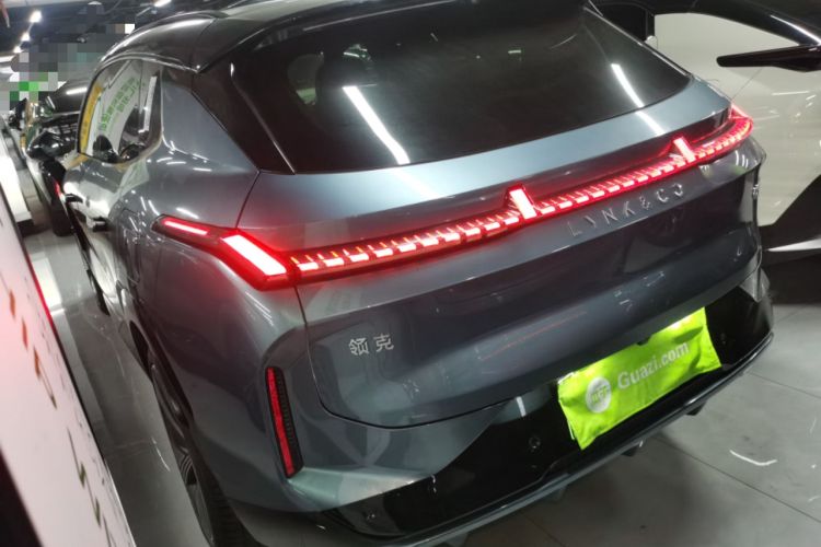 Used Lynk & Co 08 EM-P 2025 220 km All-Wheel-Drive Performance Halo Exterior 2