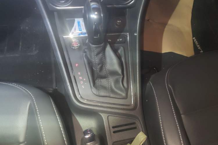 Used Volkswagen Gran Lavida 2017 180TSI DSG Comfort Edition Gear Lever