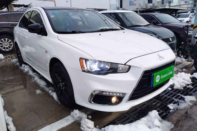 Used Mitsubishi Lancer EX 2016 1.8L CVT Black-and-White Retro Edition
