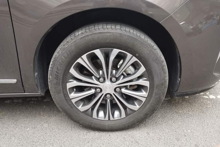 Used Buick GL8 2021 Land Cruiser Executive Class 652T Luxury Model