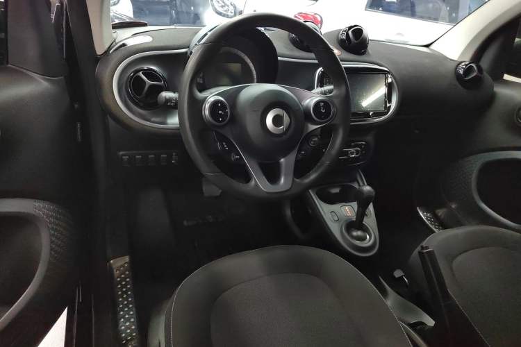 Used smart fortwo 2018 1.0L 52kW Hardtop Passion Edition China V Standard