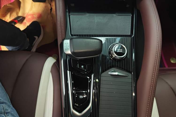 Used Geely Auto Monjaro L 2024 2.0TD High-Power Automatic Two-Wheel Drive Yunqi Version
