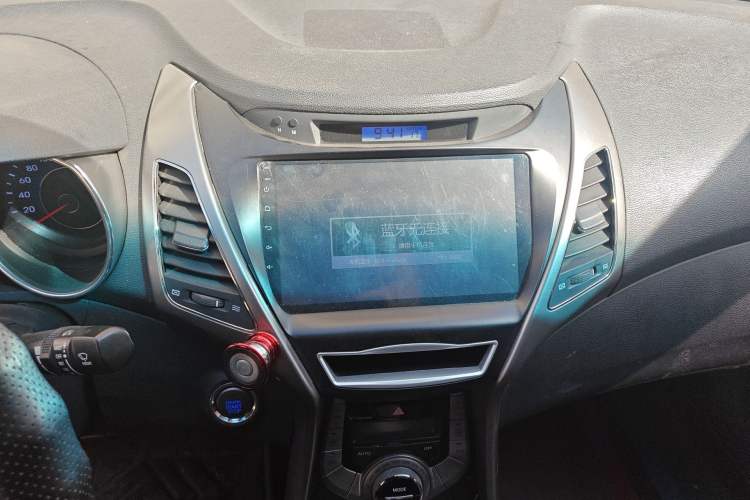 Used Hyundai Elantra (5th Generation / Langdong) 2013 1.6L Automatic Luxury Model Audio And AC Panel