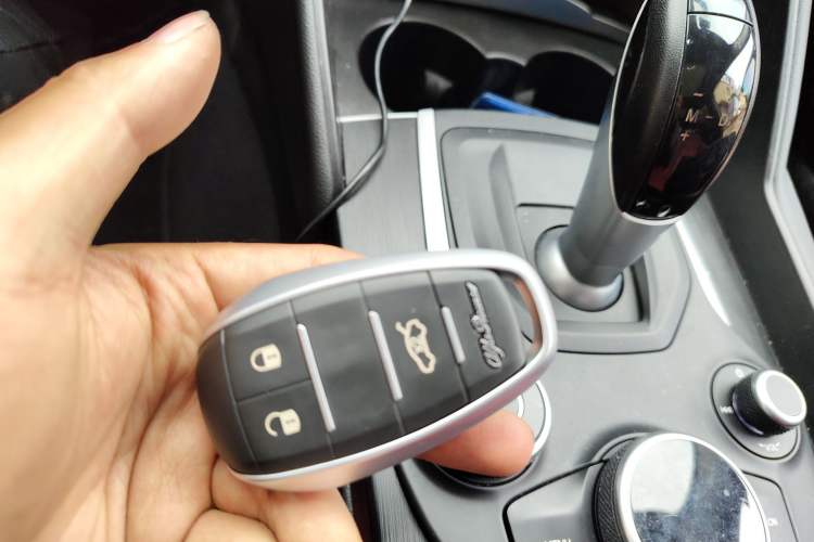 Used Alfa Romeo Giulia 2017 2.0T 200HP Luxury Edition
