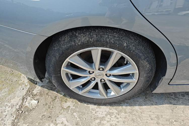 Used Infiniti Q50 2014 2.0T Luxury Edition