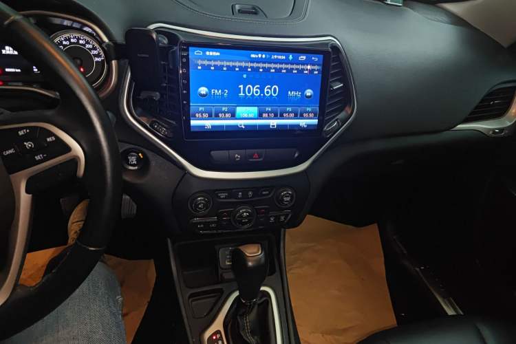 Used Jeep Cherokee 2016 2.4L Leading Edition
